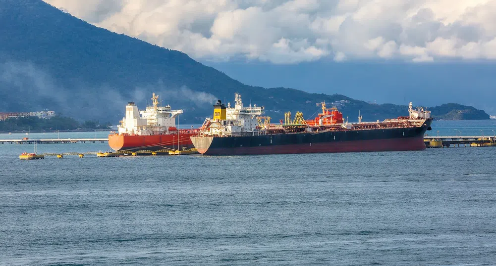 Турските проливи остават затворени за танкери с руски петрол