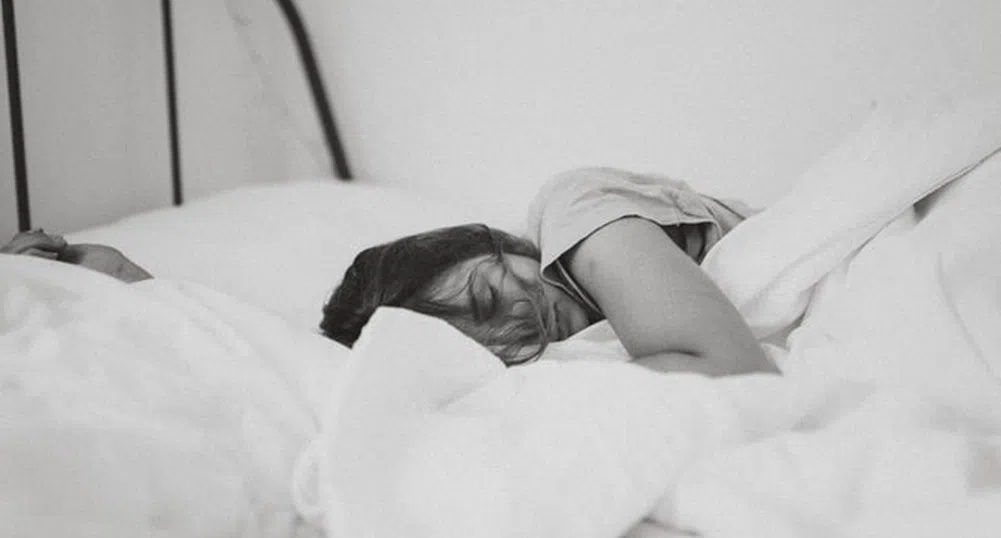Какво е сегментиран сън и за какво може да помогне?