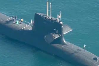 Японска подводница се сблъска с търговски кораб