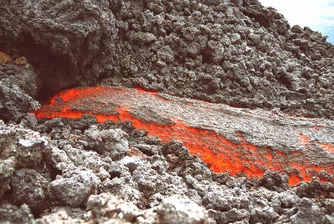 Исландци се стекоха към вулкан, за да видят първото му изригване от 781 г.