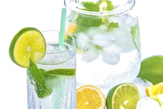 Какво ще се случи, ако пиете вода с лимон всеки ден за седмица?