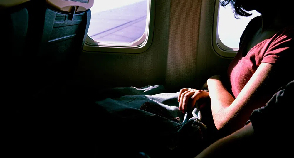 Защо трябва да изправяме седалката в самолета при кацане?