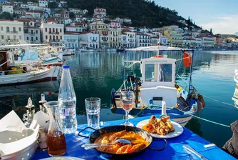 Топ 10 ястия, които да опитате в Гърция