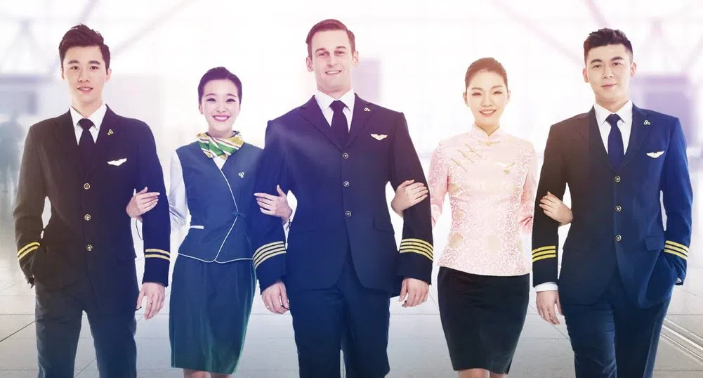 Кариера в небето: Хиляди китайски момичета мечтаят да са стюардеси