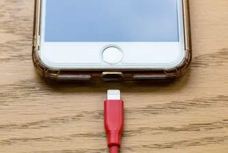 Собственици на iPhone се оплакаха, че батерията им пада по-бързо