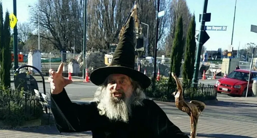 Град в Нова Зеландия уволни общинския си магьосник