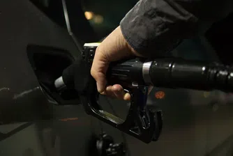 Горанов: Цените на горивата могат да паднат с 50-60 ст. на литър