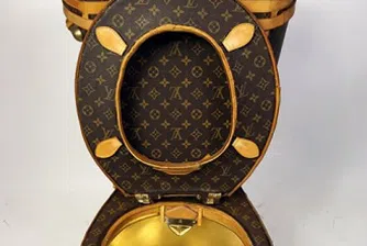 Тази тоалетна от чанти Louis Vuitton се продава за 100 000 долара