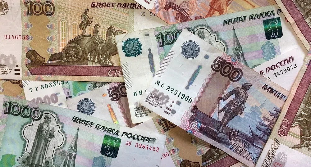 Русия със забрана на валутните преводи към чужбина от днес