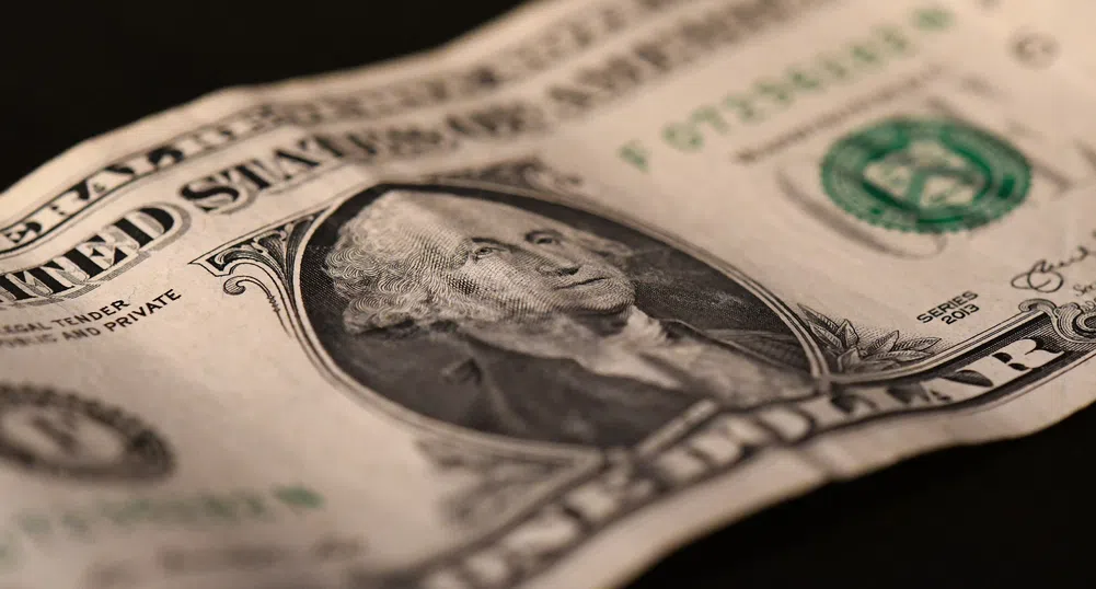 Щатският долар поевтиня до едномесечно дъно