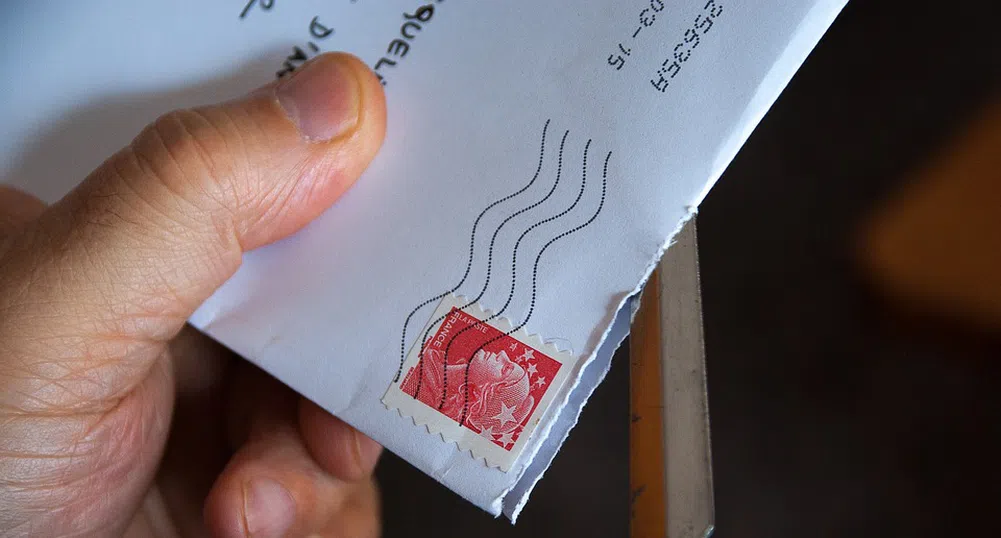 Индийски пощальон трупал писма 10 г., вместо да ги доставя