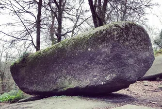 137-тонната Трепереща скала, която всеки може да помести (видео)