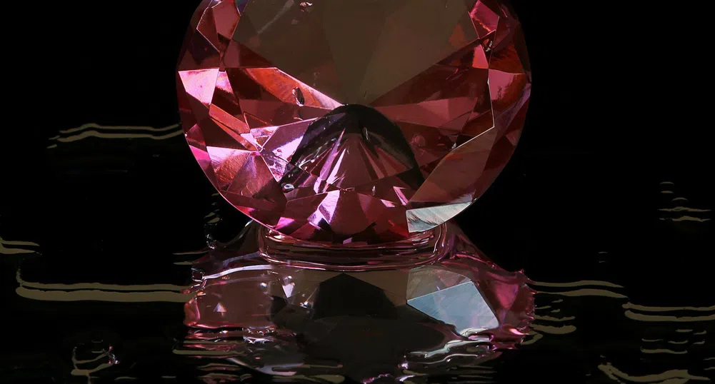 Продадоха на търг розов диамант за рекордните 29.1 милиона долара