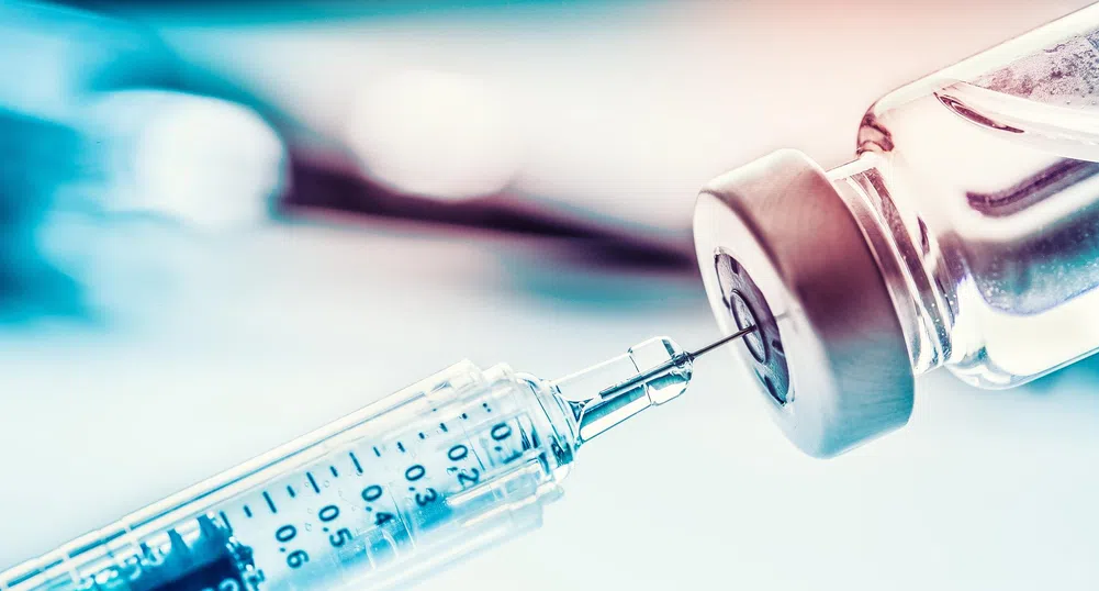 Pfizer и Biontech тестват трета доза от ваксината срещу новите щамове
