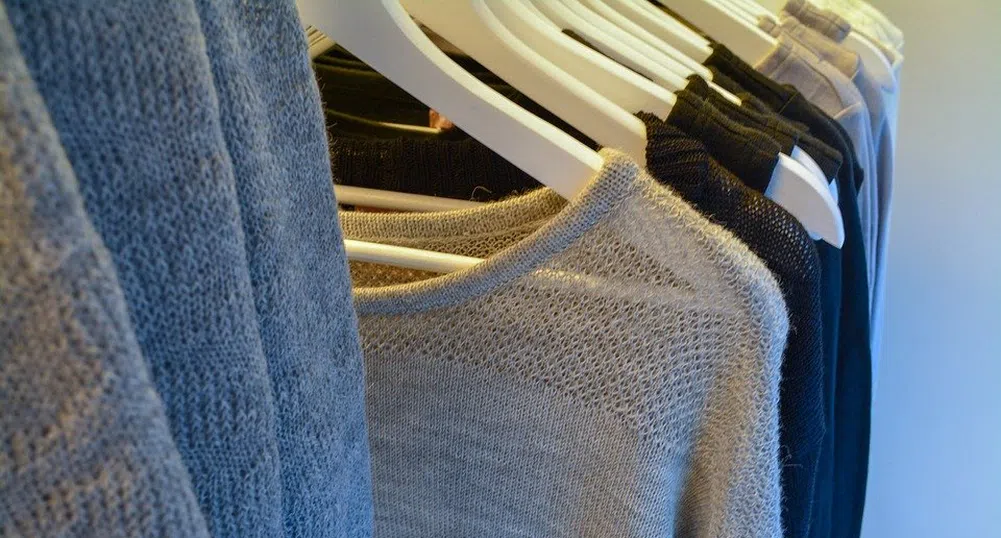 11 основни дрехи в гардероба, които жените обичат, но вече не са модерни