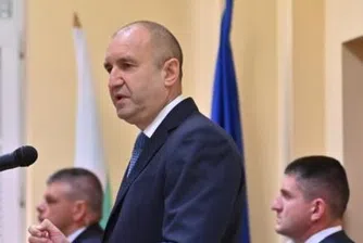 Президентът чака оставката на кабинета на Кирил Петков