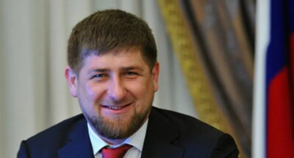 Чечения плаща хиляди долари за най-добрите портрети на фамилията Кадирови