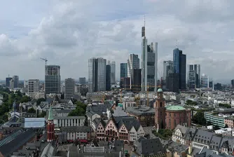 Защо Франкфурт не иска банкерите от Лондон