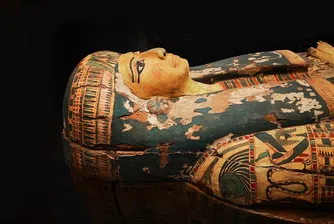Отварянето на саркофаг на 2500 г. в Египет се превърна в сензация (видео)