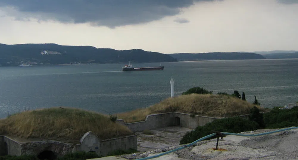 Петролни танкери блокират Босфора и Дарданелите