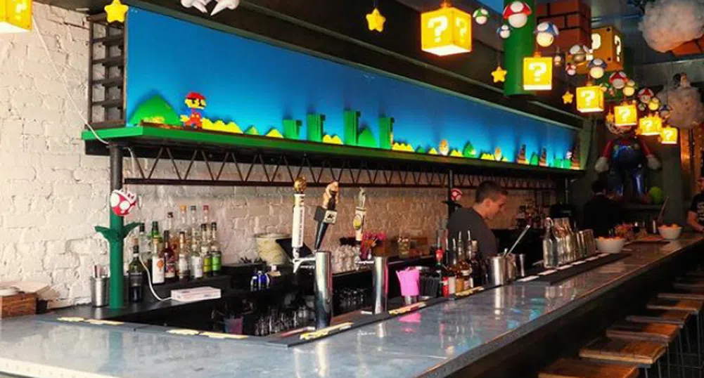 На коктейл в тематичен Супер Марио бар