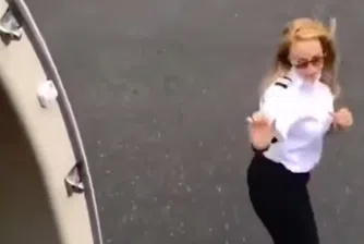 Пилот скочи от самолет заради #KikiDanceChallenge (видео)