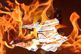 Бизнесмен изгорил $1 млн. долара, за да не плаща детска издръжка