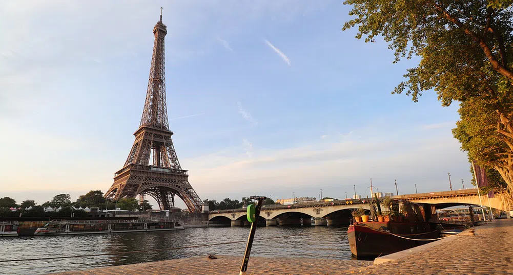 Жена почина, след като бе блъсната от електрически скутер в Париж