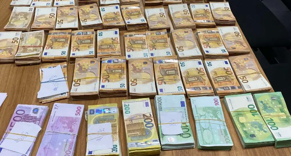Недекларирана валута за близо 2 млн. лв откриха на Капитан Андреево (видео)
