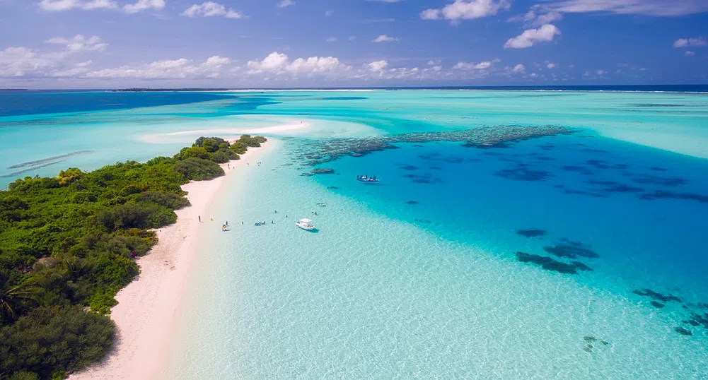 Райски изоставен остров на Малдивите приютява хора под карантина