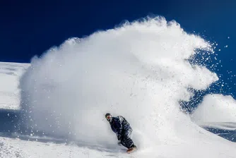 Компания търси 12 души, които да карат ски в лукс, плаща $2000