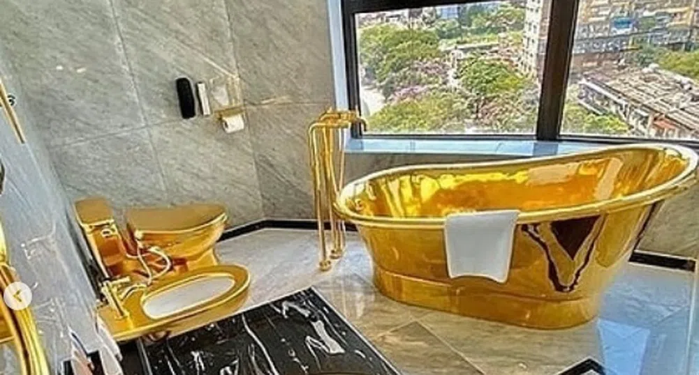 На гости на първия позлатен хотел в света, в който и тоалетните са от злато