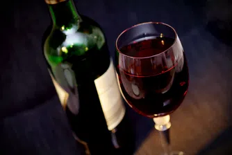 Най-после: чаша за вино, която побира цяла бутилка