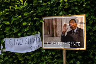 Италия се готви за последно сбогом с Берлускони