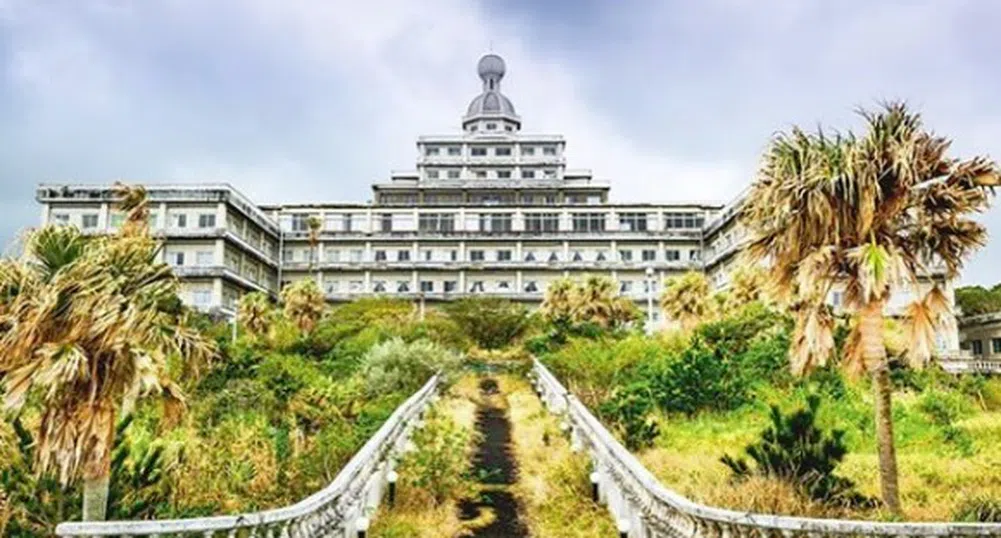 Призрачна разходка в най-големия изоставен хотел в Япония
