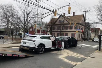 Тийнейджъри откраднаха две Lamborghini Urus и ги удариха