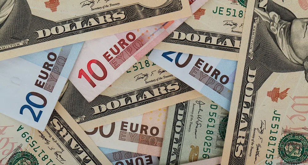 Еврото падна до 20-годишно дъно спрямо долара