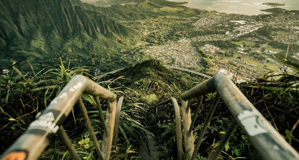 Хавай събаря една от най-големите си атракции - Стълбите към рая (снимки)