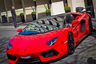 Богатите хора са отегчени и си купуват луксозни автомобили