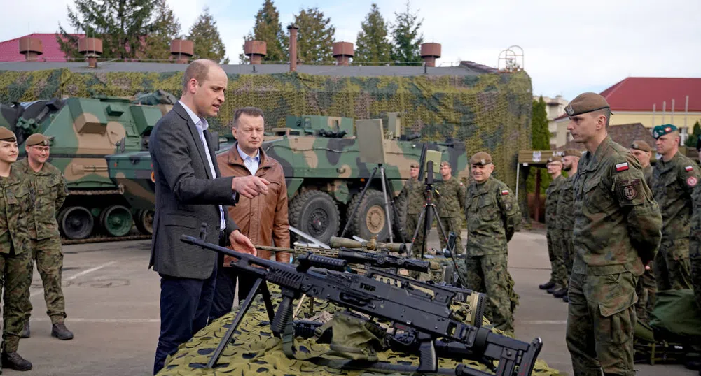 В пълна секретност: Принц Уилям посети военна база до границата с Украйна
