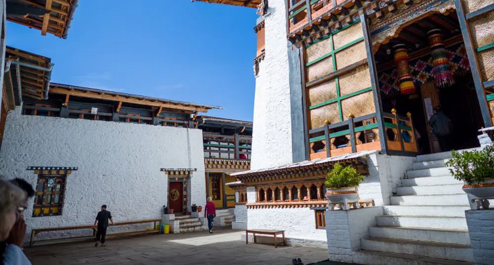 Бутан намалява с 50% таксата за чужденци в опит да си върне туристите