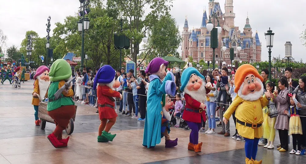 Disneyland в Шанхай отвори врати с разпродадени билети