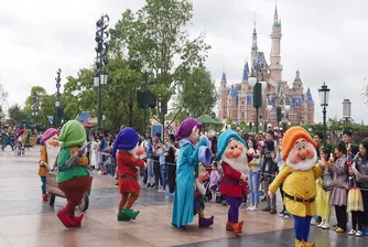 Disneyland в Шанхай отвори врати с разпродадени билети