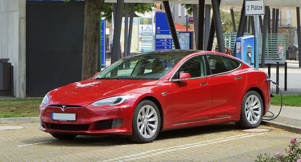 Tesla продаде над 240 000 автомобила през третото тримесечие на 2021 г.