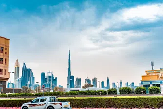 Дубай превърна най-високата сграда в благотворителна касичка