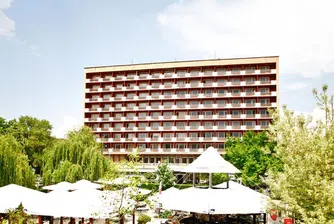 Бутат столичния хотел “Рила”, ето какво ще строят на негово място