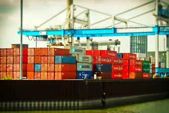 Търговският дефицит на България намалява с близо 30% за година