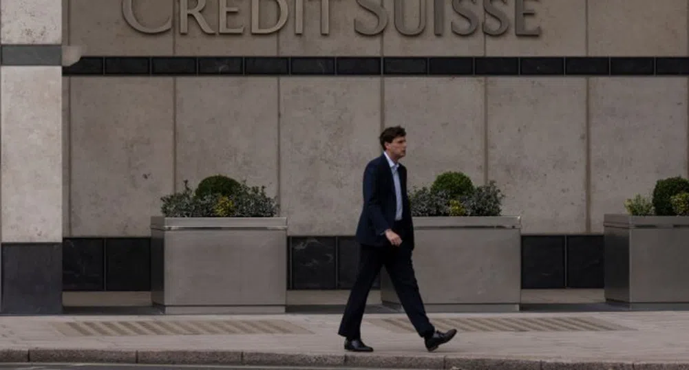 Стотици служители напускат закъсалата Credit Suisse всяка седмица