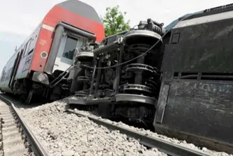 Четирима души загинаха при влакова катастрофа в Германия