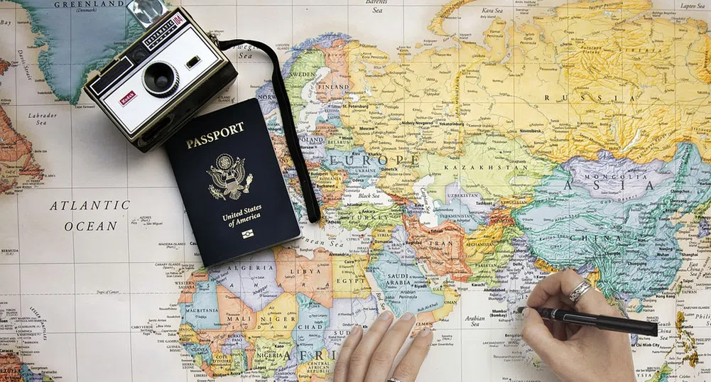 Жена летя от Лондон до Берлин с паспорта на бебето си